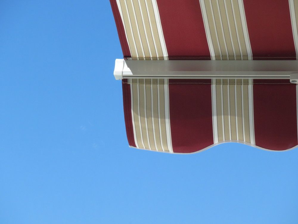 Minimalism - Awning edge