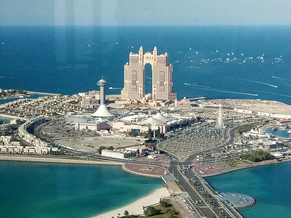 Вид с башни Этихад.