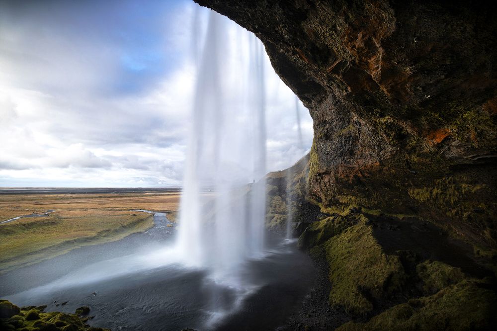 Seljalandsfoss is closing his house