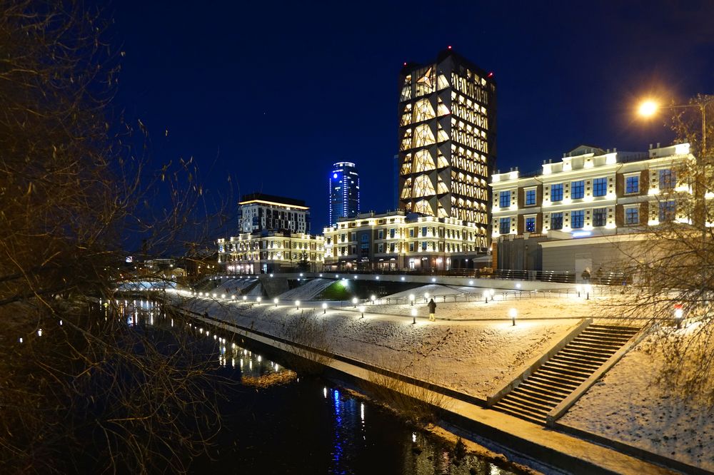 ДОМА НА НАБЕРЕЖНОЙ…