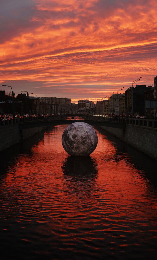 Луна в реке