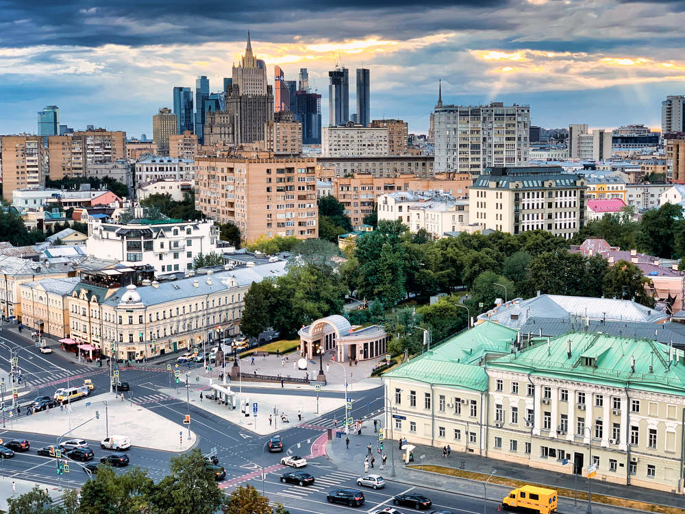 Тучи над Москвой