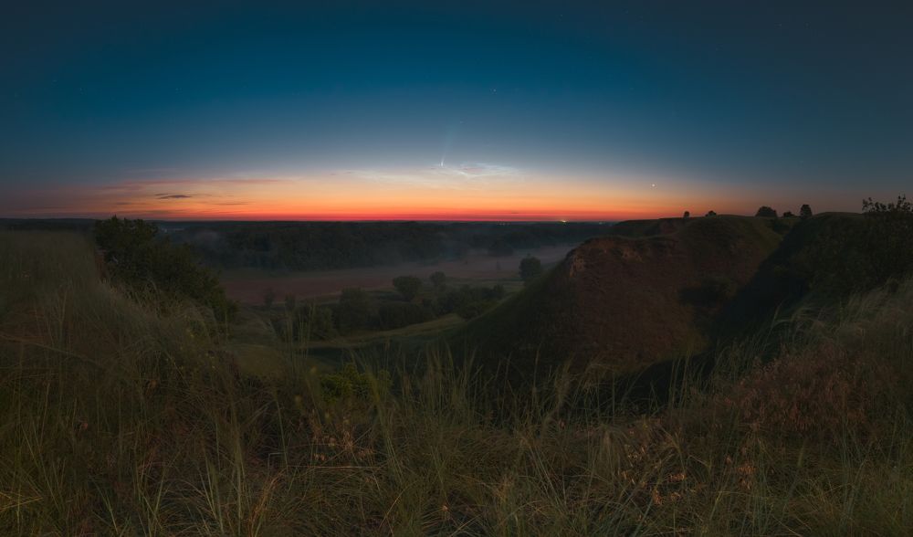 Remembering NEOWISE. Flying in silver..
