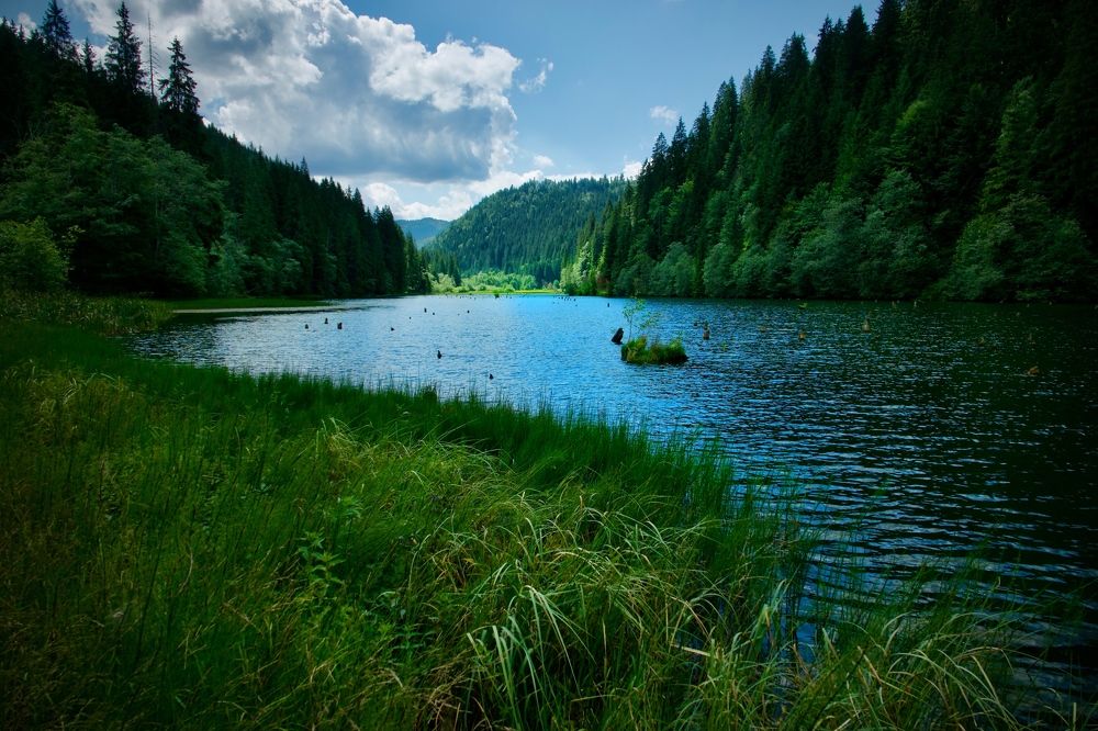 Красное озеро