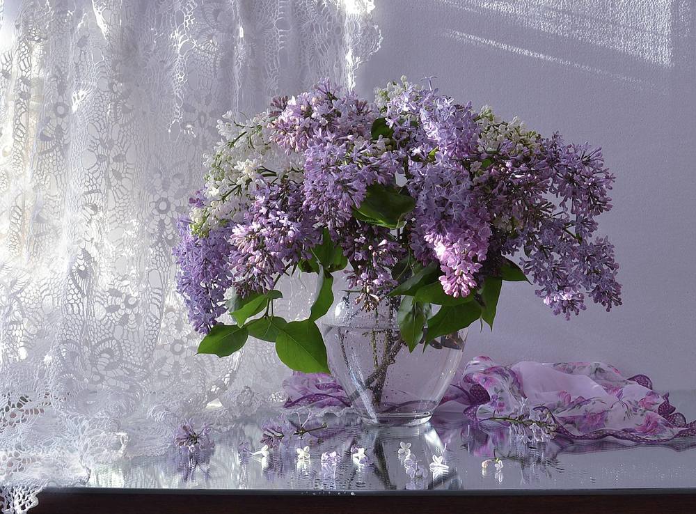 В прозрачном кружеве сирени...