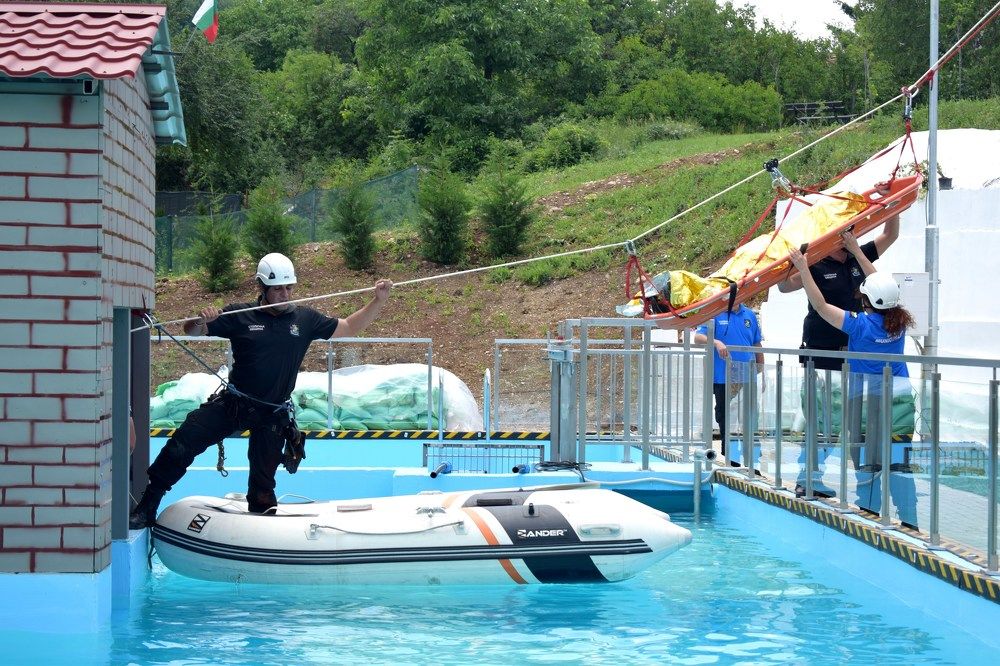 Демонстрация на спасителна акция