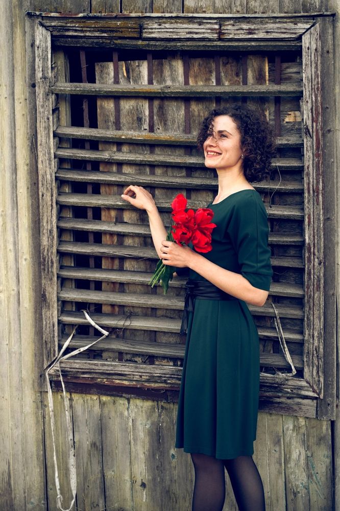 Девушка с тюльпанами