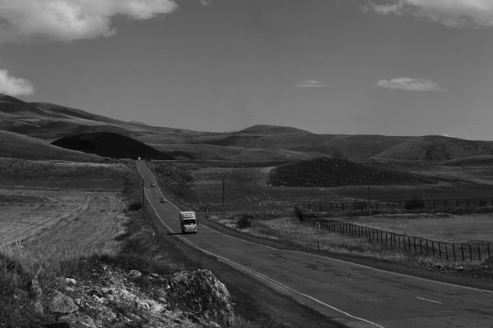 Road to the mountains