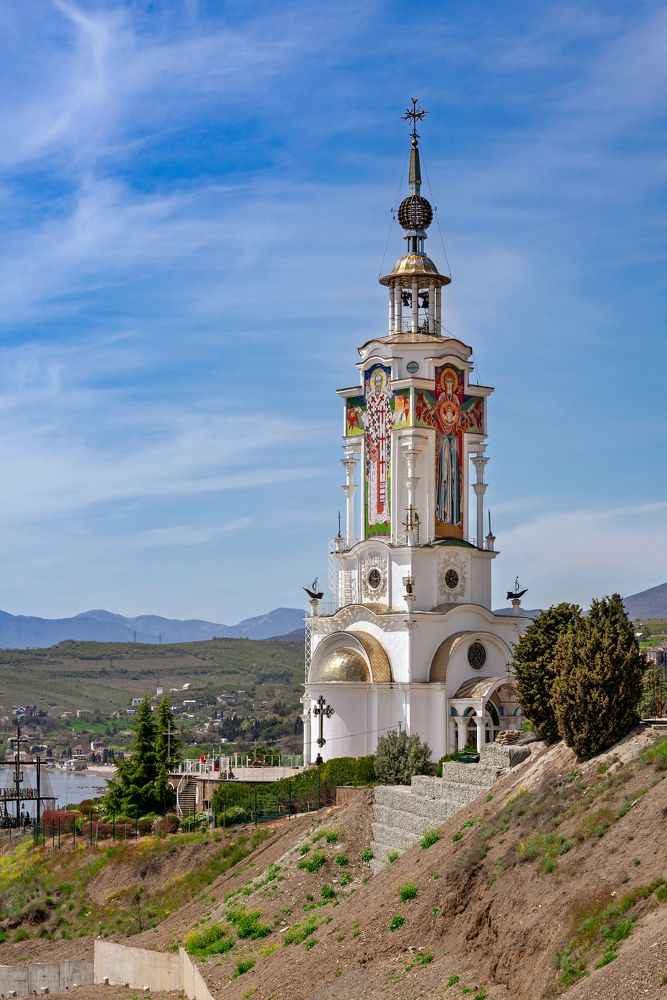 Храм-мая́к Святителя Николая Чудотворца