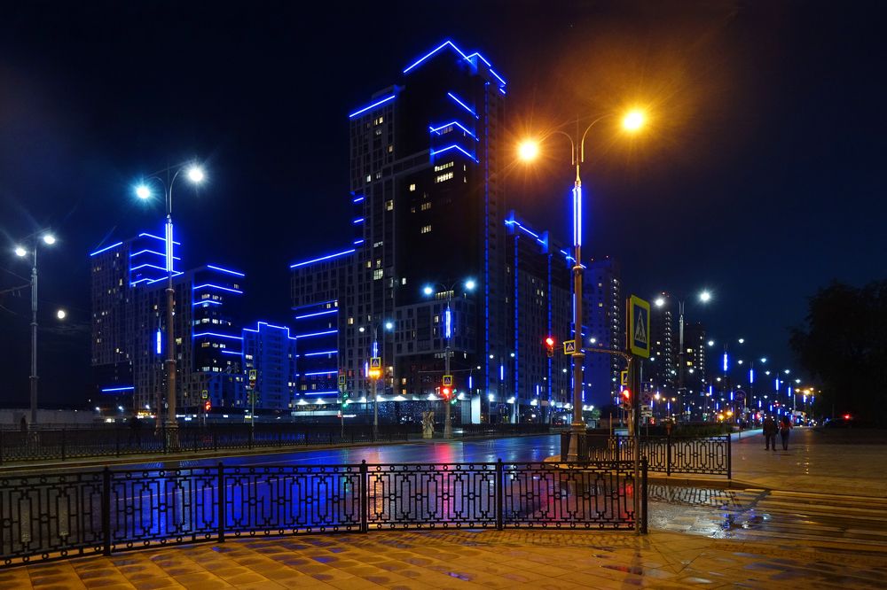 ГОРОД В ЦВЕТЕ УЛЬТРАМАРИН…