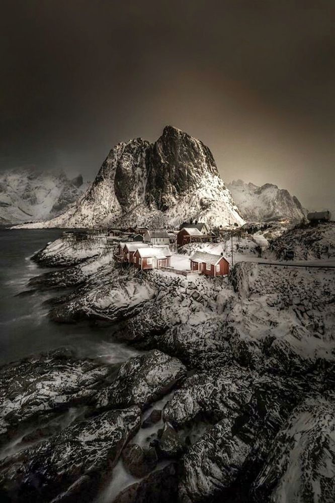 Photograph by Tofercu