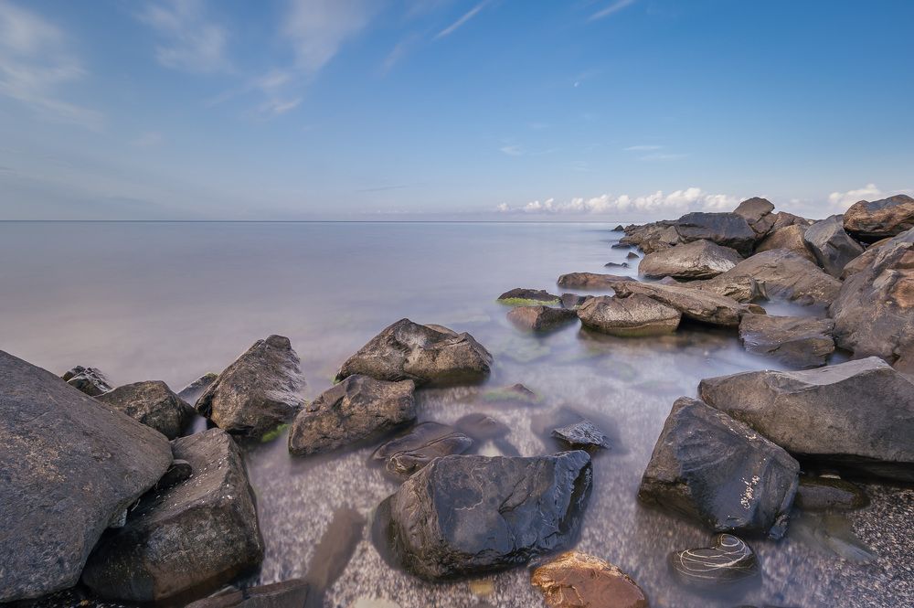 Тихое утро на море.