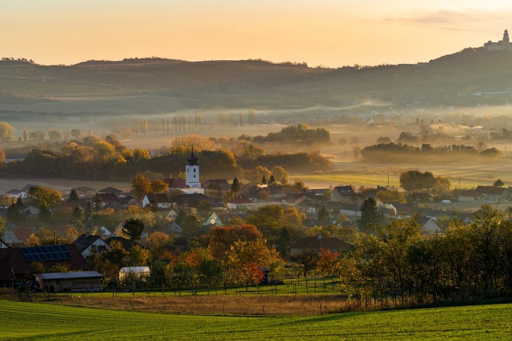 Church_in_the_veil_of_fog