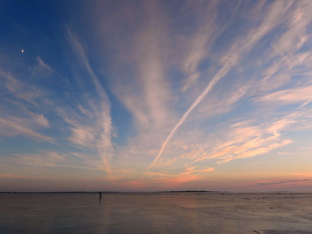 Закат на озере Балхаш
