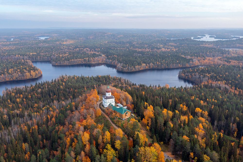 Над Секирной горой