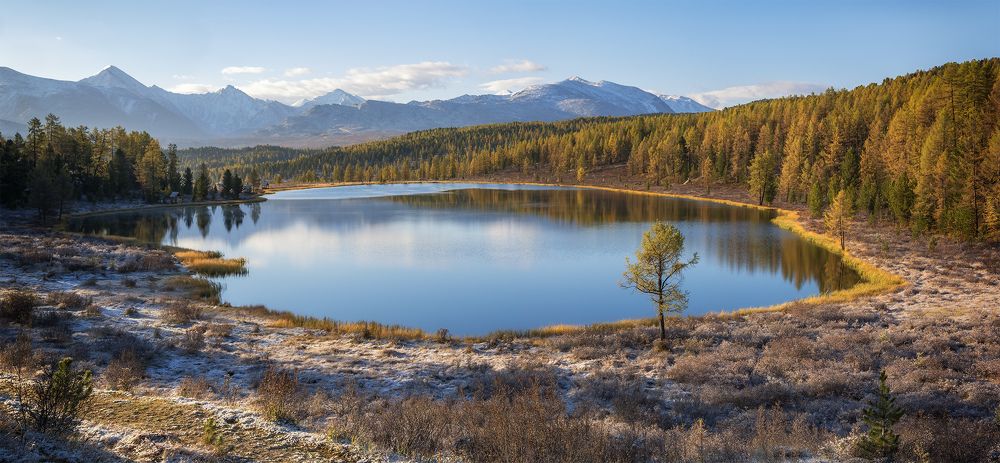 ...Осенний вид на озеро ...