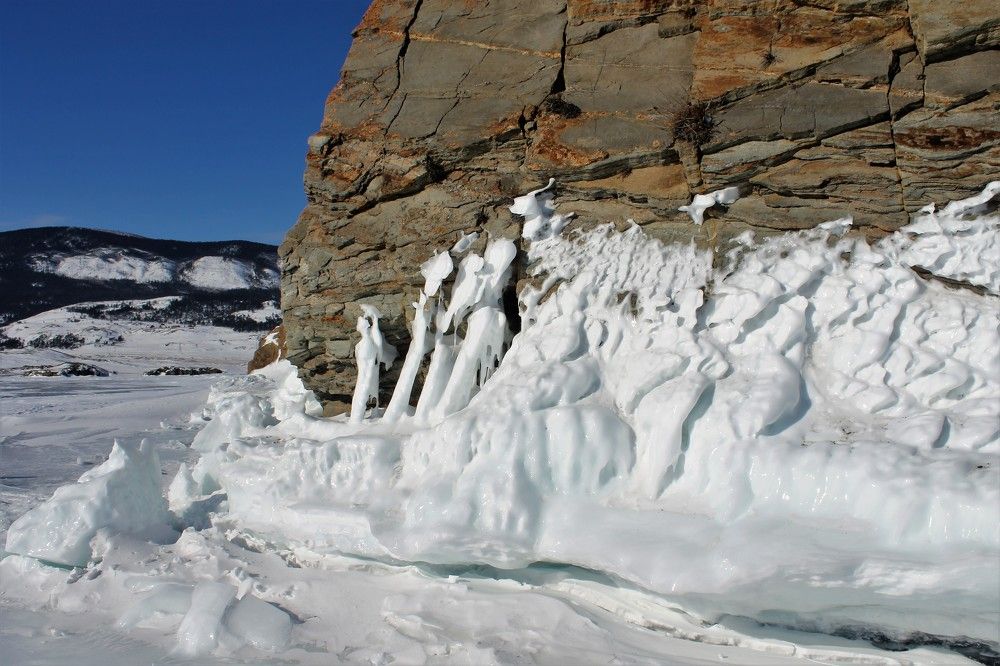Взбитые сливки на скалах.