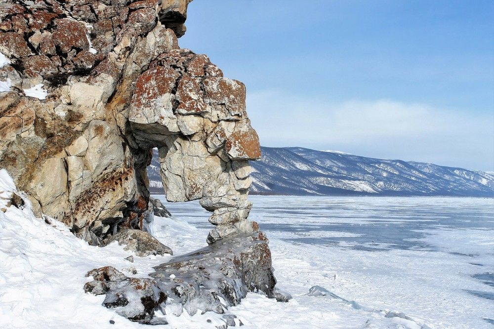 И вдаль глядел...