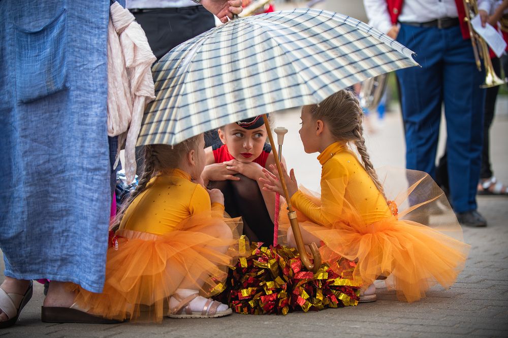 Под зонтиком