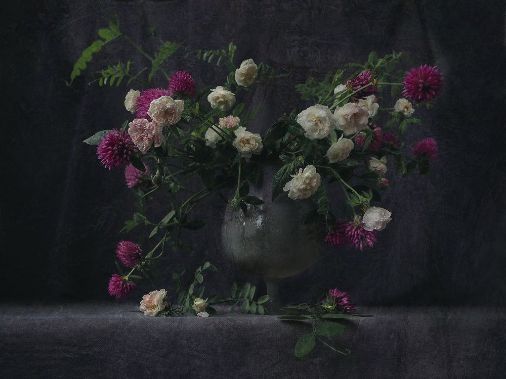 Розы и клевер.