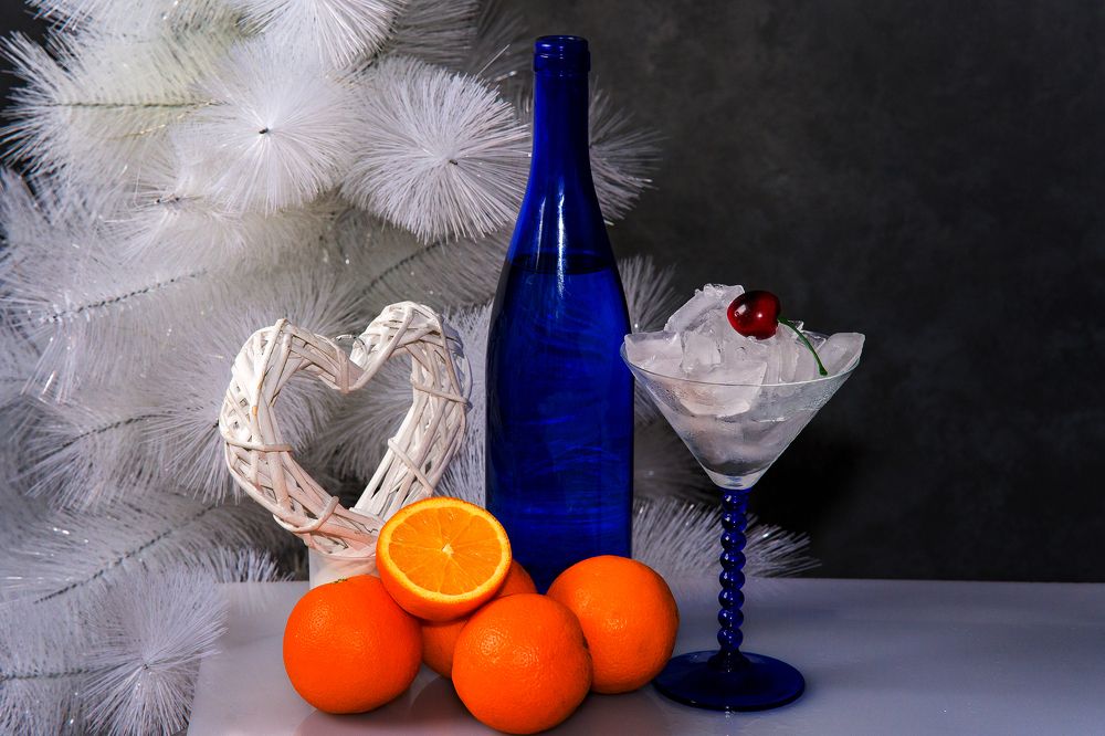 натюрморт с белой елкой