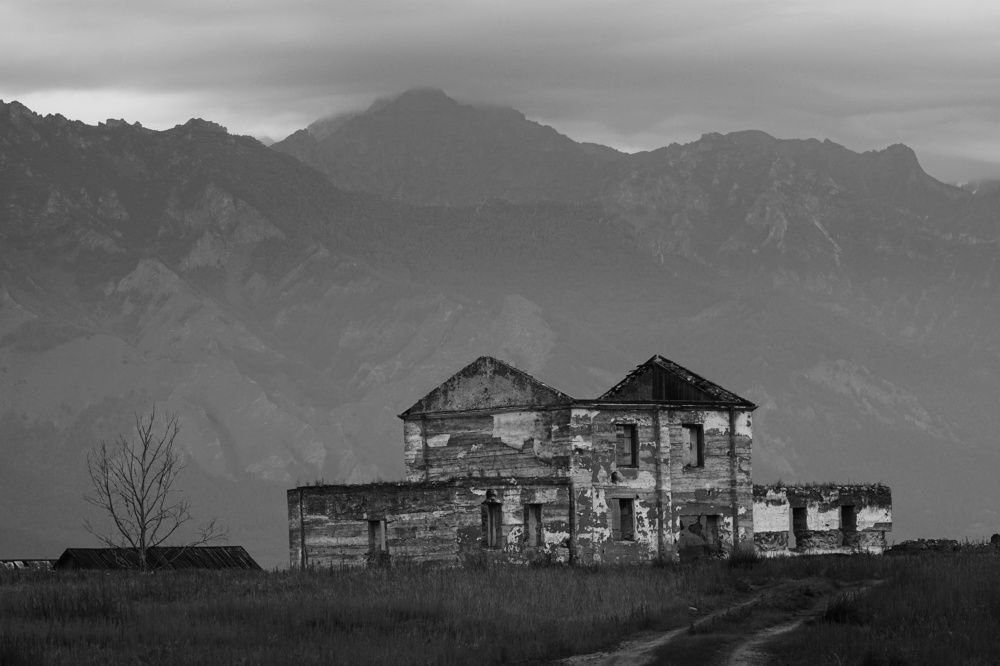 На фоне Баргузинского хребта