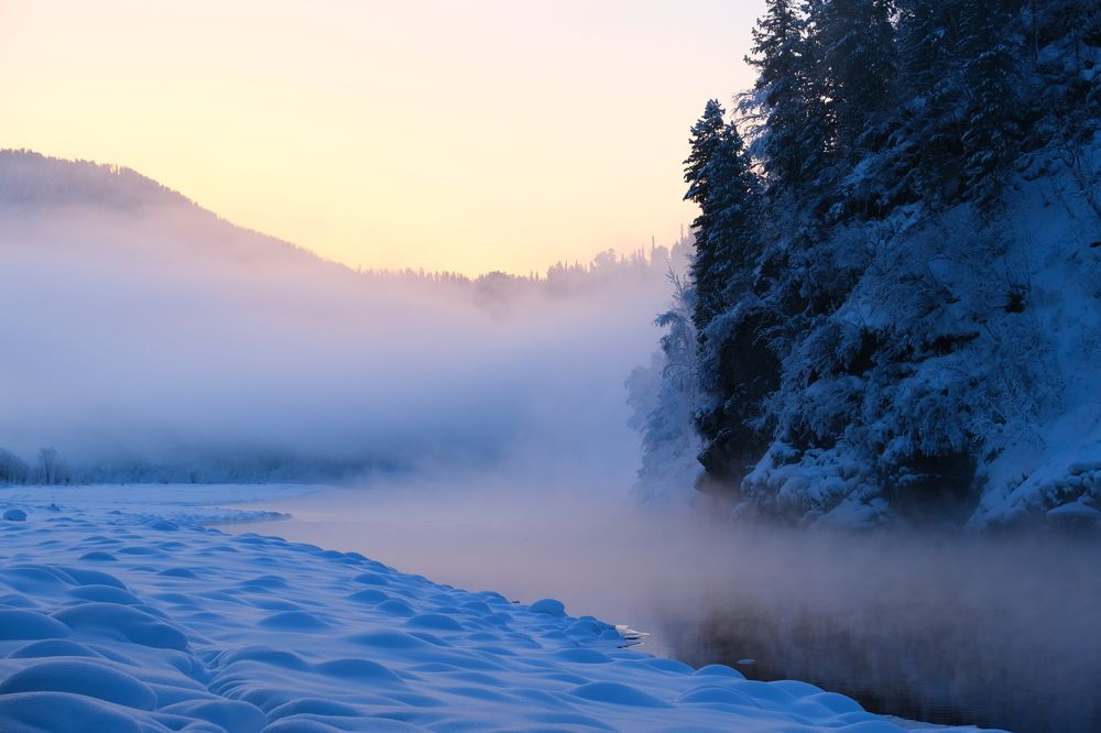 Рассвет на реке Бия.