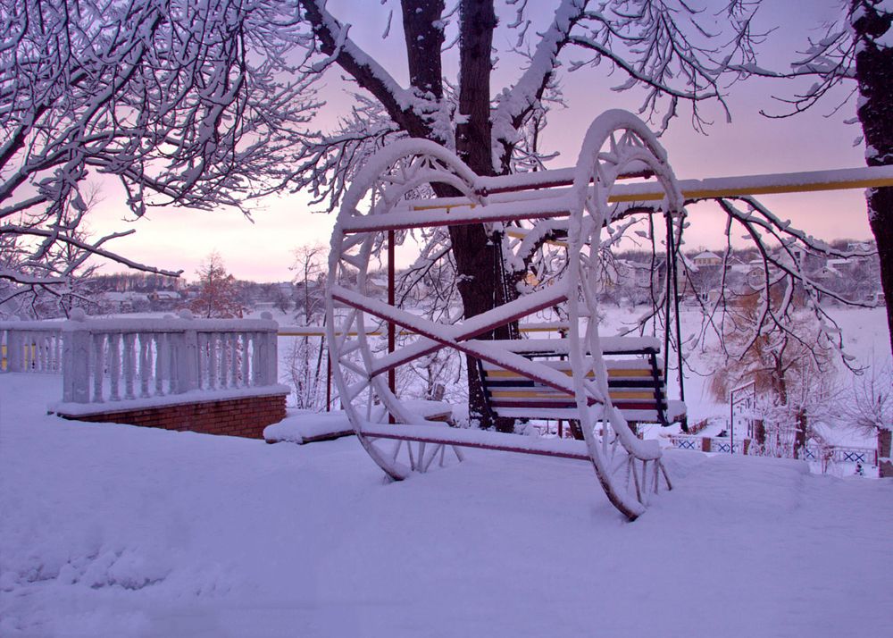 Что день грядущий мне готовит? Его мой взор напрасно ловит, В глубокой мгле таится он...