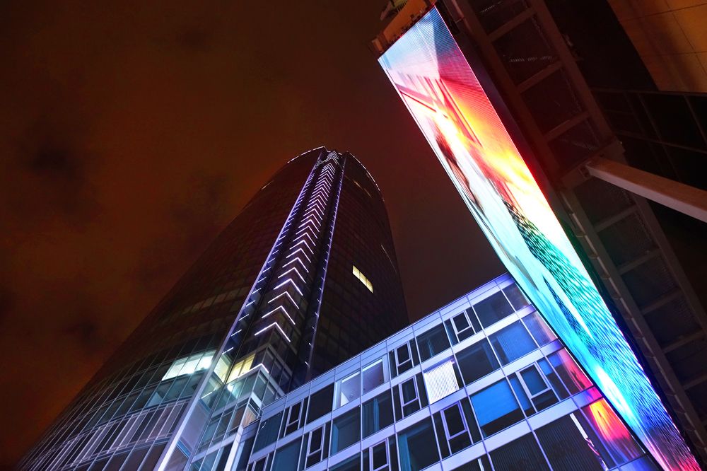 КРУТОЙ НЕБОСКРЁБ…