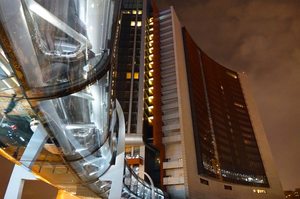 ДОМА ПРОЗРАЧНЫЕ ЧЕРТЫ…