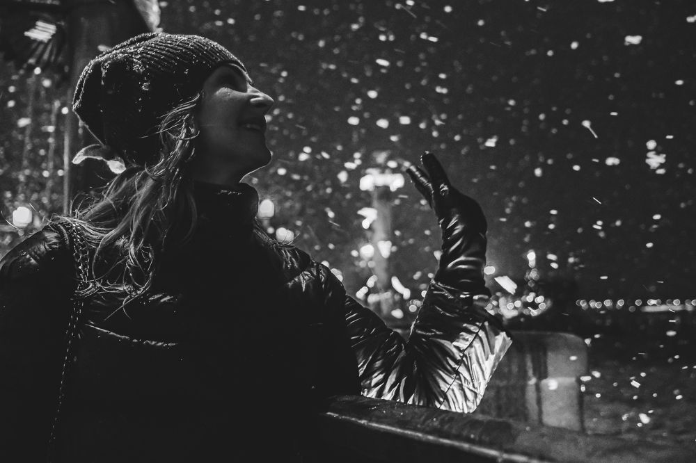 Улыбаясь снежинкам   /   Smiling snowflakes