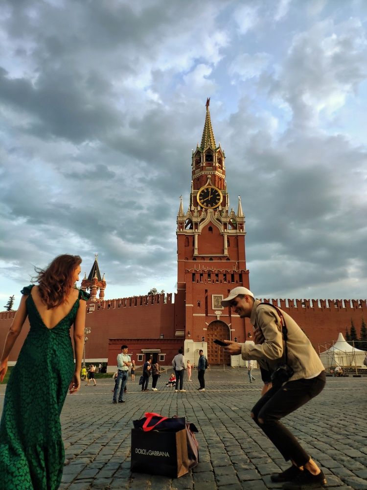 В центре империи зла / In the center of the Empire evil