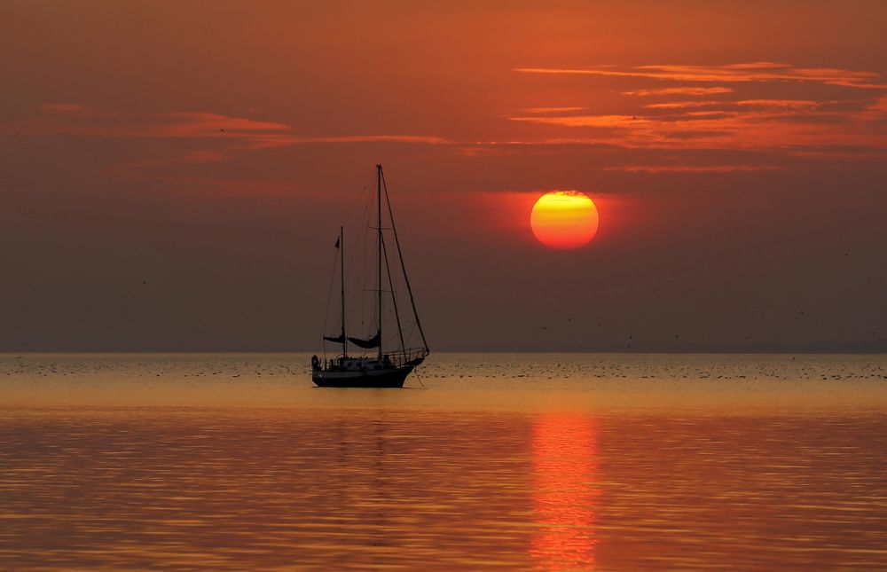 Одинокий кораблик