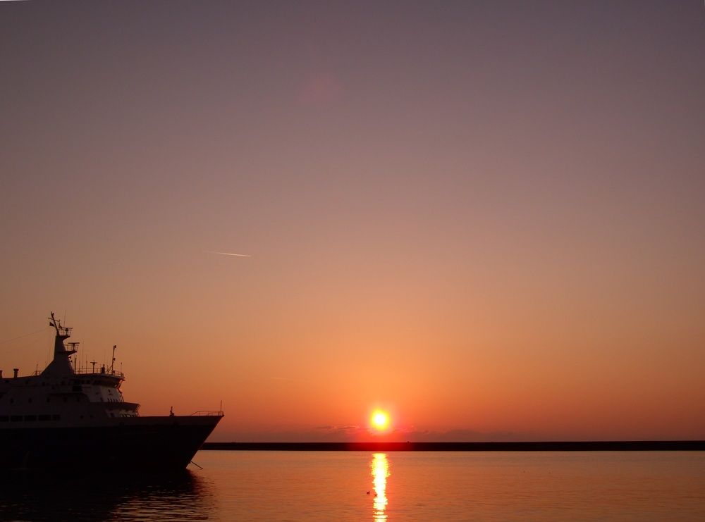 Закат в сочинском порту