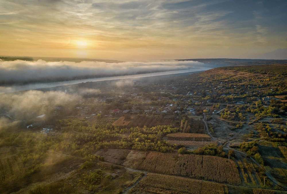 Photograph by Igor Sirbu