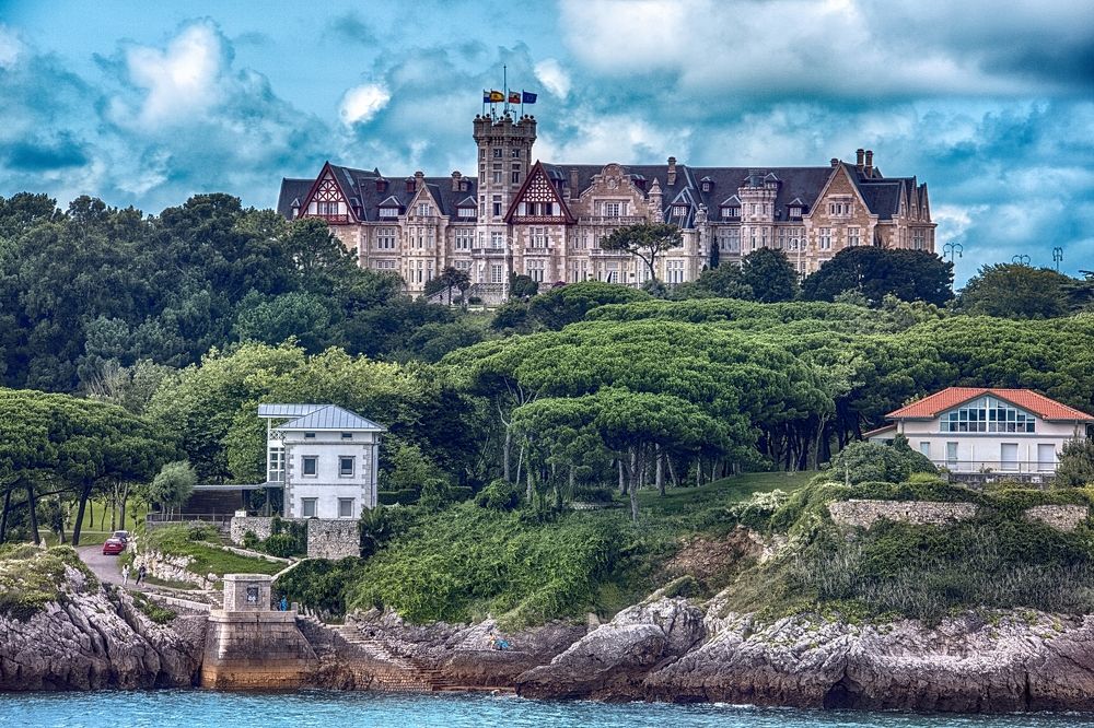 Photograph by Valentin Kayudin