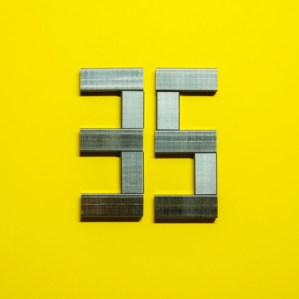 35 на жёлтом