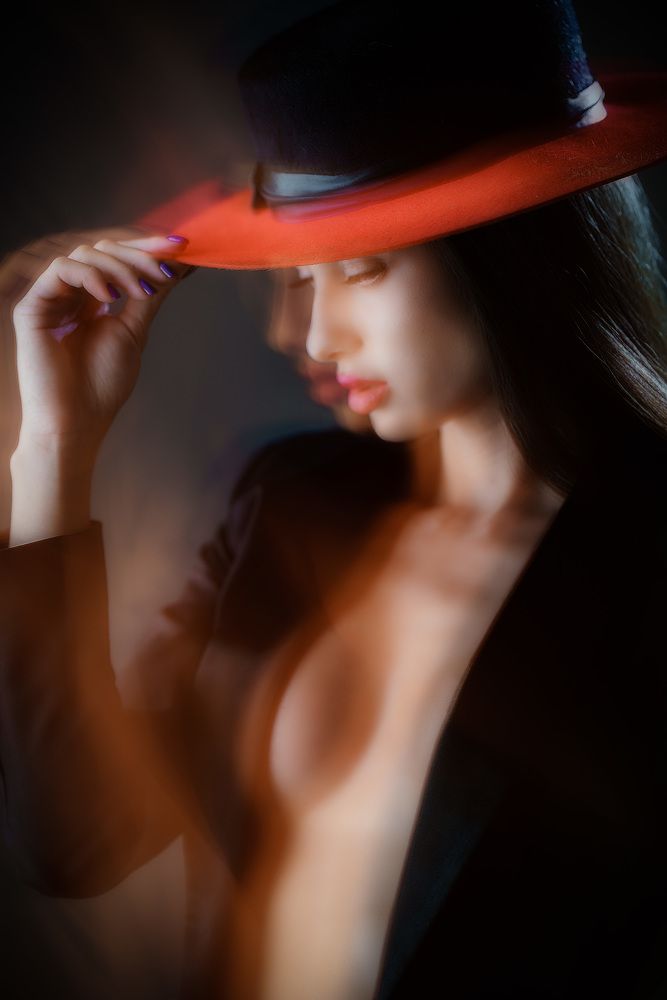 Портрет с красной шляпой