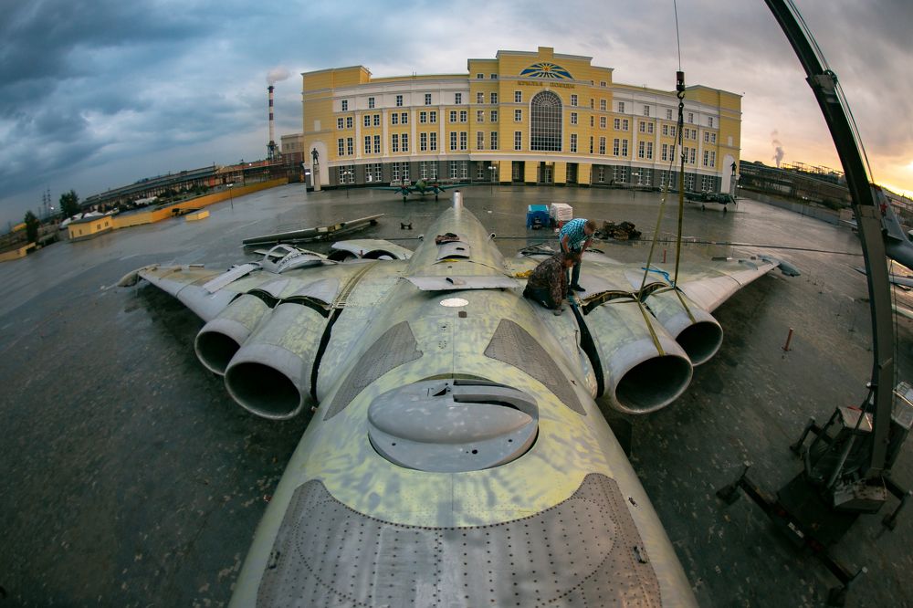 Сборка самолёта М-4 в музее