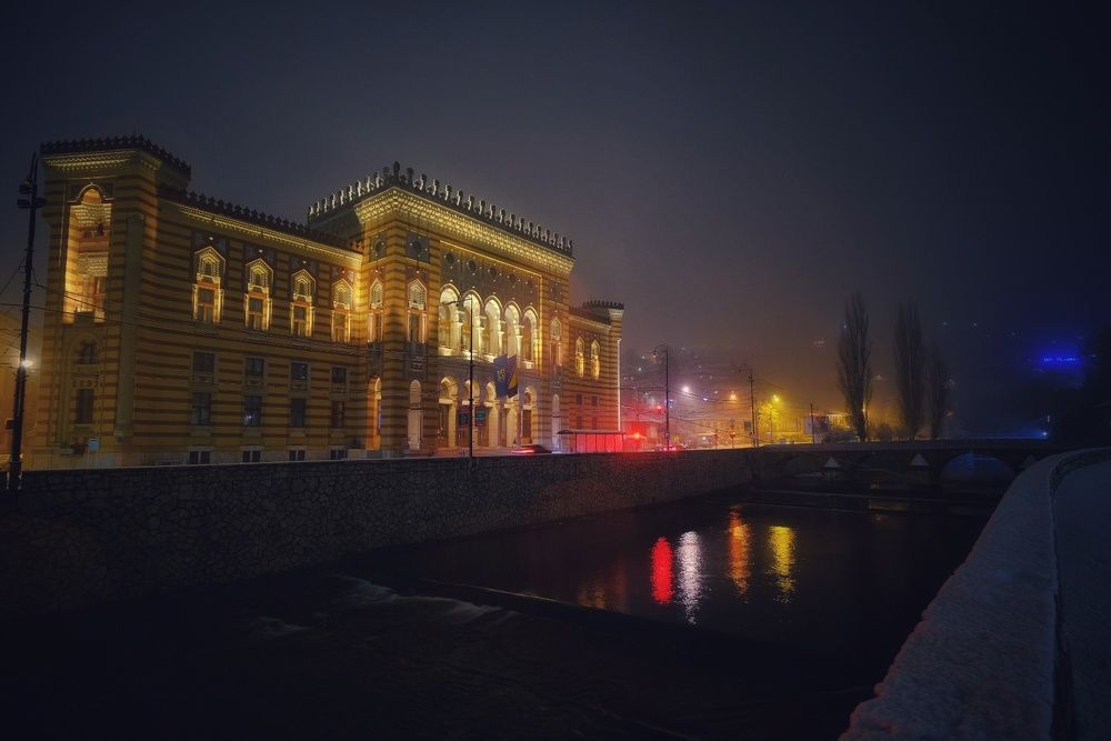 Saravska Vijecnica u snjeznoj noci