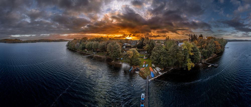 Autumn sunrise at Lake Żerdno
