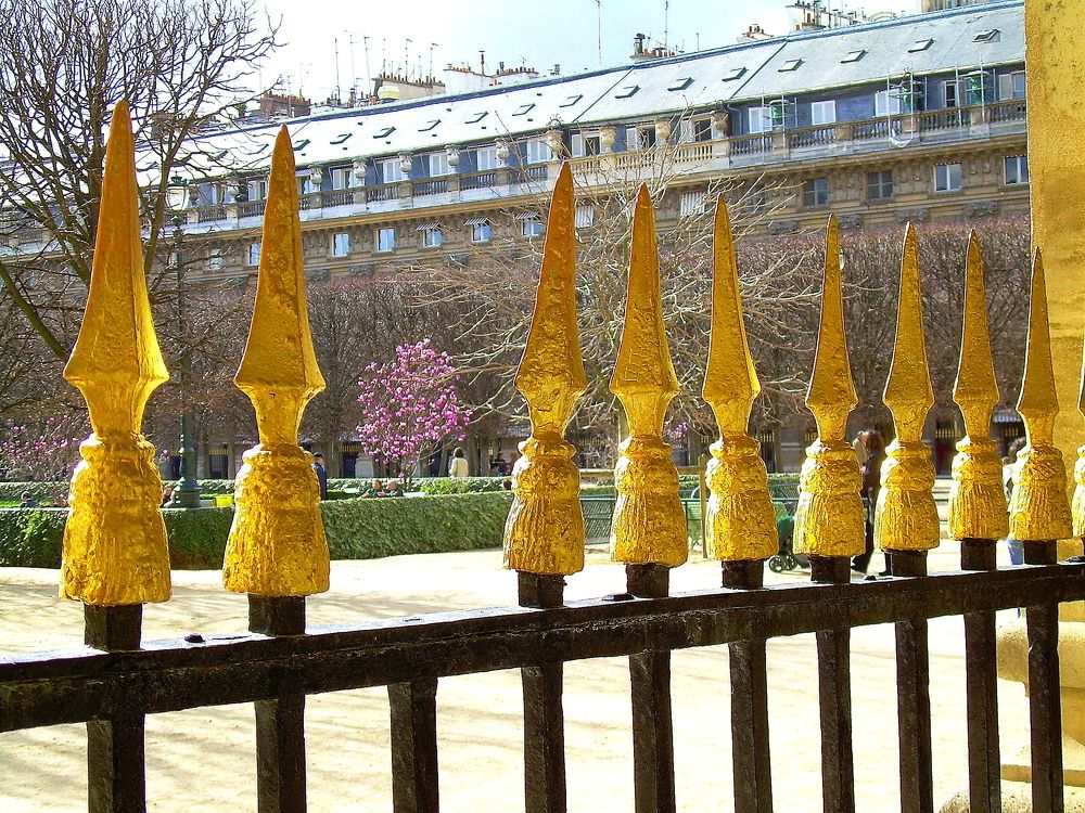 Париж.