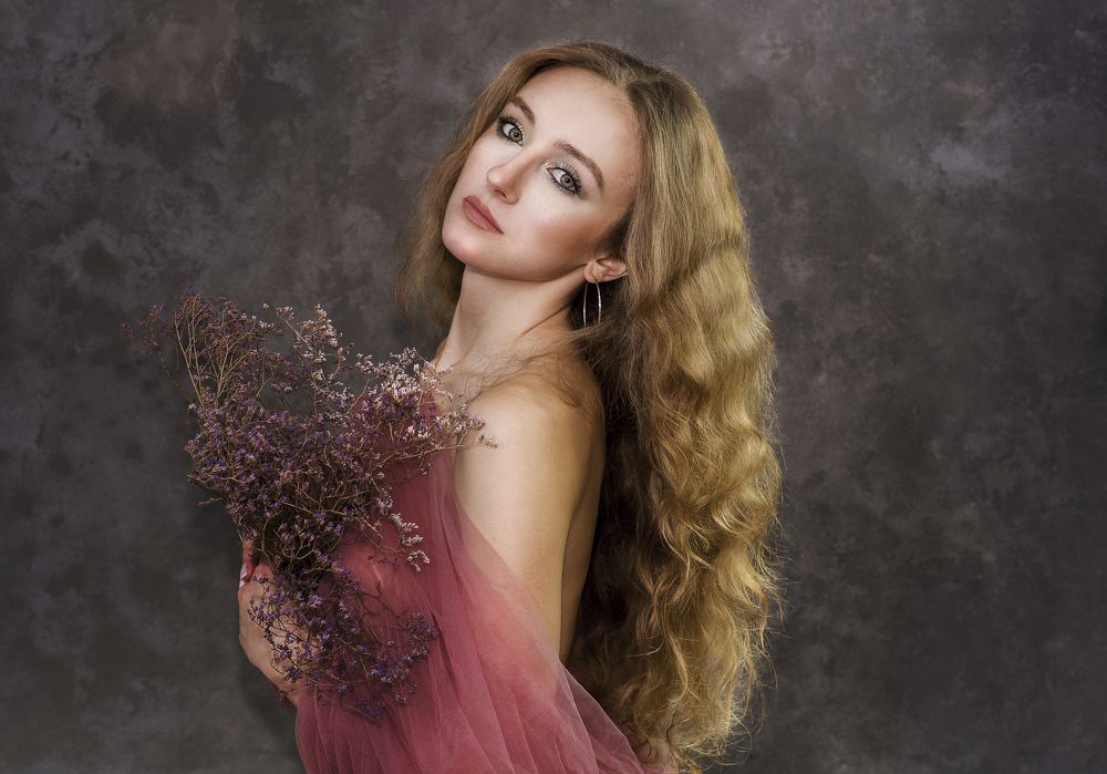 Девушка с цветами
