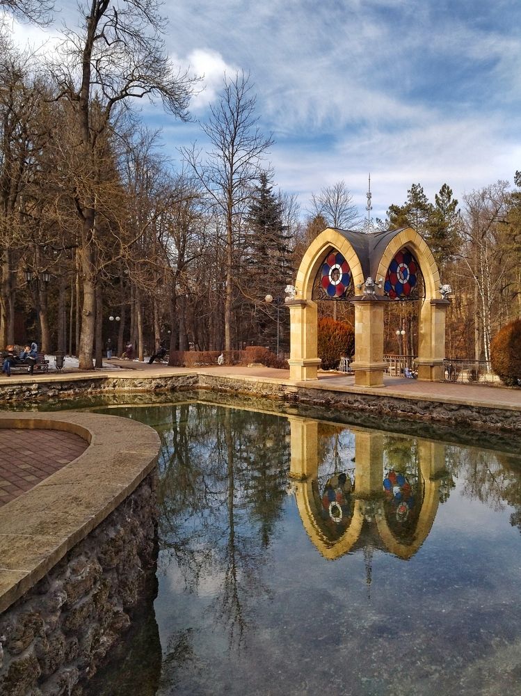 Зеркальный пруд.