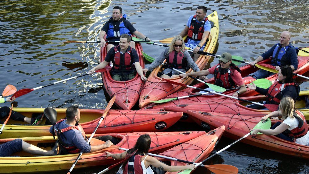 Совещание на байдарках / Kayak meeting