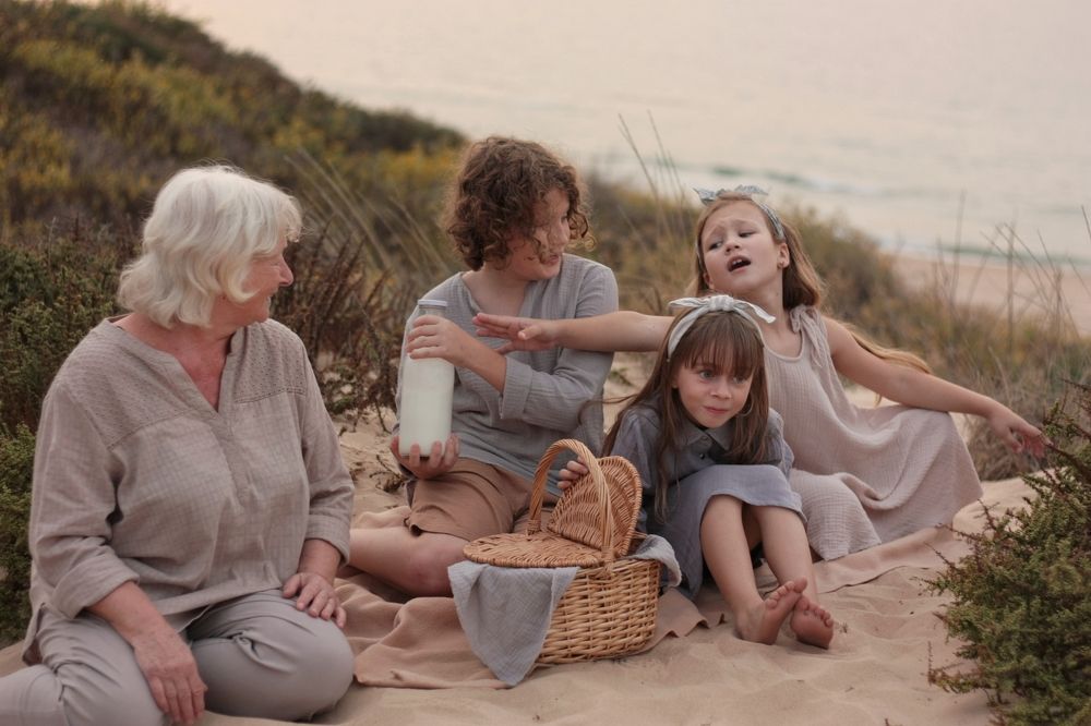 Прогулка с бабушкой.