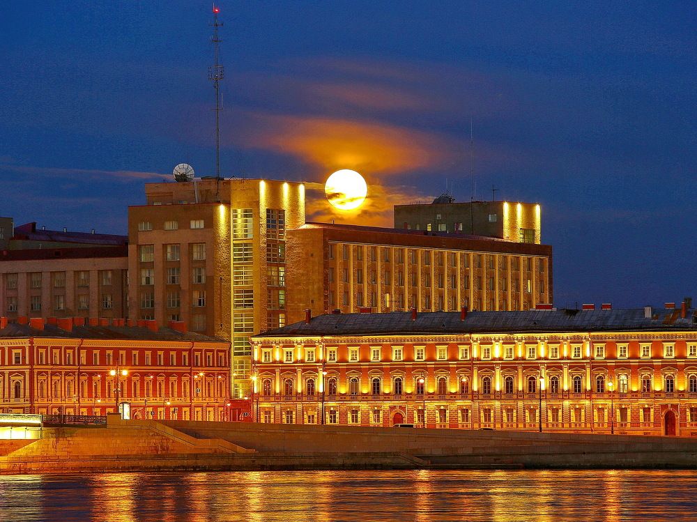 Полнолуние.