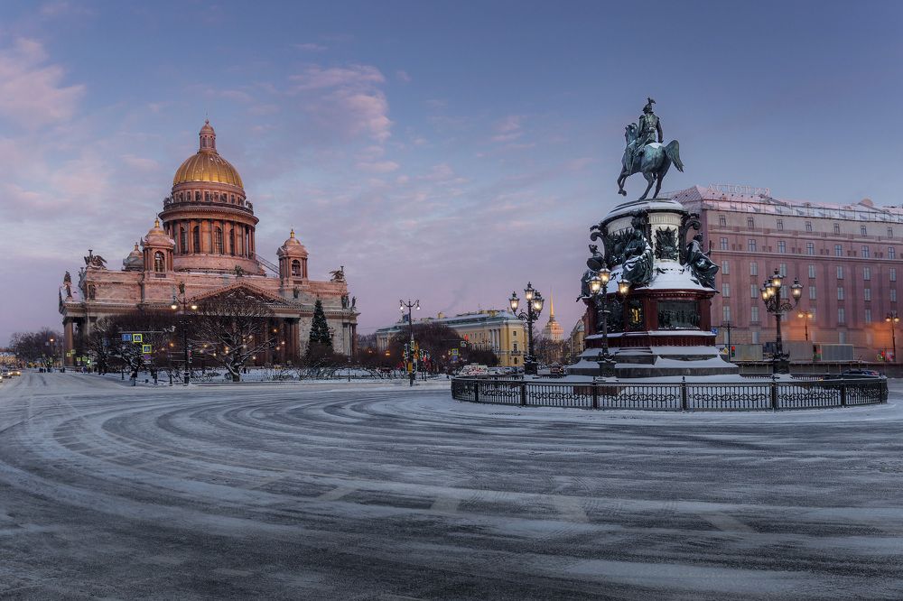 Морозное утро в Исаакиевском сквере
