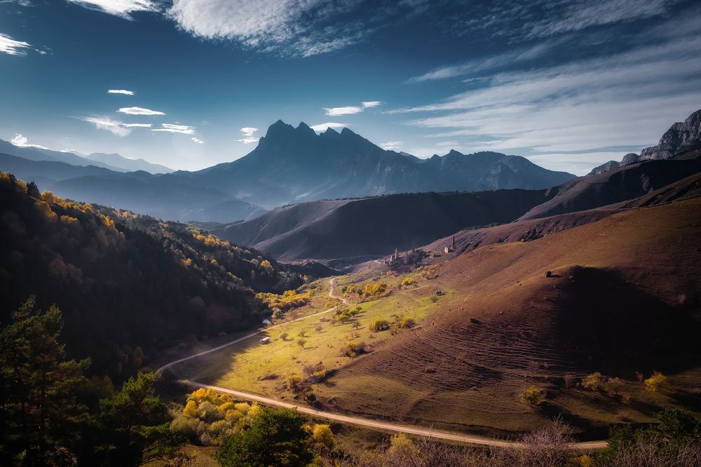 Башенный комплекс Пялинг на фоне Цей-Лоама