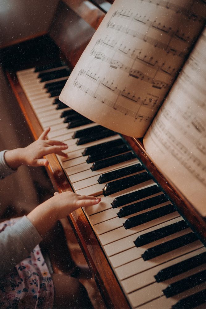 Юная пианистка